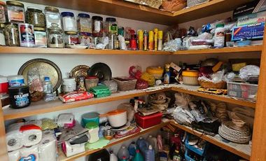 Las Cañadas Amplia Casa en Venta con Hermosa Variedad de Plantas