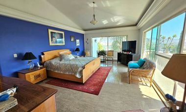 Las Cañadas Amplia Casa en Venta con Hermosa Variedad de Plantas