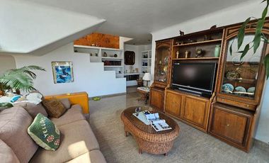 Las Cañadas Amplia Casa en Venta con Hermosa Variedad de Plantas