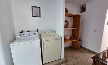 Las Cañadas Amplia Casa en Venta con Hermosa Variedad de Plantas