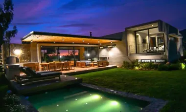 ESPECTACULAR CASA DE CAMPO EN CONDOMINIO CERRADO EN QUILMANA CON DOS BOXES DE CABALLOS