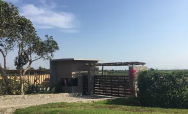 ESPECTACULAR CASA DE CAMPO EN CONDOMINIO CERRADO EN QUILMANA CON DOS BOXES DE CABALLOS