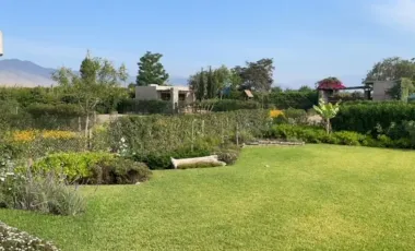 ESPECTACULAR CASA DE CAMPO EN CONDOMINIO CERRADO EN QUILMANA CON DOS BOXES DE CABALLOS