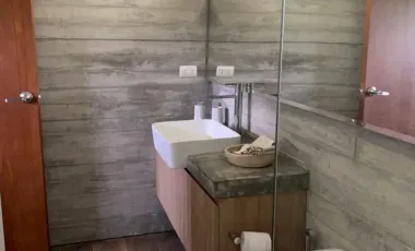 ESPECTACULAR CASA DE CAMPO EN CONDOMINIO CERRADO EN QUILMANA CON DOS BOXES DE CABALLOS