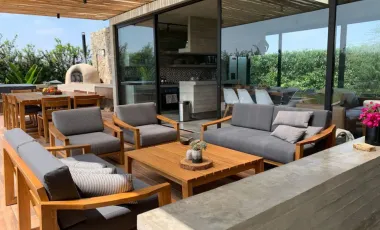 ESPECTACULAR CASA DE CAMPO EN CONDOMINIO CERRADO EN QUILMANA CON DOS BOXES DE CABALLOS