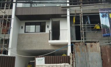 Classy Pre-Selling House and Lot For Sale in Sikatuna Quezon, City with 4 Bedrooms and 4 Car Garage PH2668