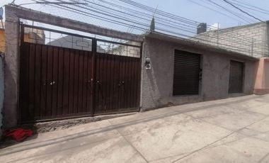 Terreno en Venta con dos locales, Centro de Ecatepec, a una cuadra de avenida Insurgentes, Estado de Mexico