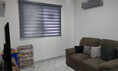 Casa amoblada de alquiler en la Urbanización La Joya, 3 dormitorios.