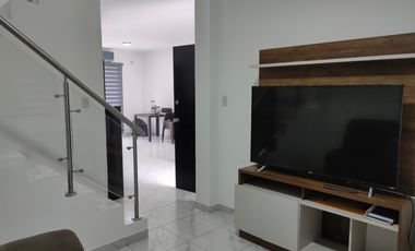 Casa amoblada de alquiler en la Urbanización La Joya, 3 dormitorios.