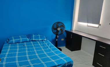 Casa amoblada de alquiler en la Urbanización La Joya, 3 dormitorios.