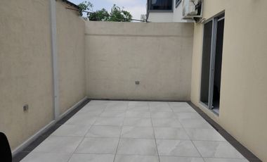 Casa amoblada de alquiler en la Urbanización La Joya, 3 dormitorios.