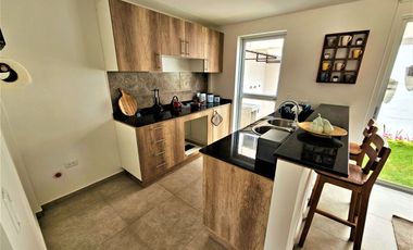 Casa en Pomasqui sin entrada.  3 habitaciones.  183 M2, conjunto con piscina, gym y áreas infantiles, crédito Miti Miti Vip