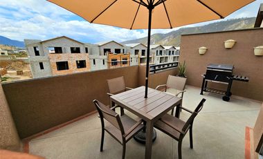 Casa en Pomasqui sin entrada.  3 habitaciones.  183 M2, conjunto con piscina, gym y áreas infantiles, crédito Miti Miti Vip