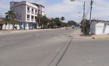 **Atención inversionistas en sector educativo y de salud en Venta Edificio 3 pisos La Libertad Santa Elena Ecuador