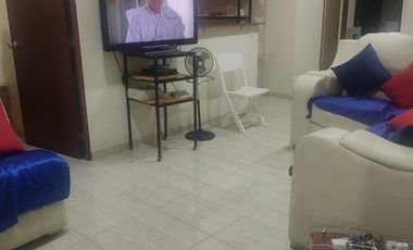 EXCELENTE OPORTUNIDAD SE VENDE CASA EN APULO CUNDINAMARCA CON 2 APARTAMENTOS Y LOCAL COMERCIAL SOBRE LA VIA A GIRARDOT