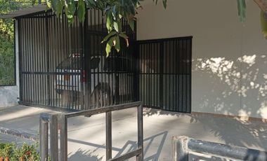 EXCELENTE OPORTUNIDAD SE VENDE CASA EN APULO CUNDINAMARCA CON 2 APARTAMENTOS Y LOCAL COMERCIAL SOBRE LA VIA A GIRARDOT