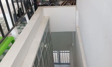 EXCELENTE OPORTUNIDAD SE VENDE CASA EN APULO CUNDINAMARCA CON 2 APARTAMENTOS Y LOCAL COMERCIAL SOBRE LA VIA A GIRARDOT