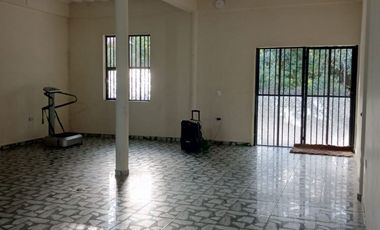 EXCELENTE OPORTUNIDAD SE VENDE CASA EN APULO CUNDINAMARCA CON 2 APARTAMENTOS Y LOCAL COMERCIAL SOBRE LA VIA A GIRARDOT