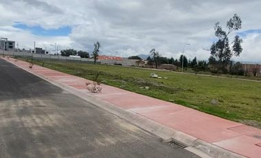 Terreno en venta con todos los servicios basicos en riobamba, sector norte