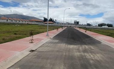 Terreno en venta con todos los servicios basicos en riobamba, sector norte