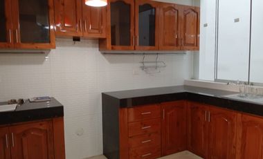 DEPARTAMENTO AMPLIO, ILUMINADO CON COCHERA