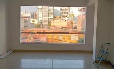 DEPARTAMENTO AMPLIO, ILUMINADO CON COCHERA
