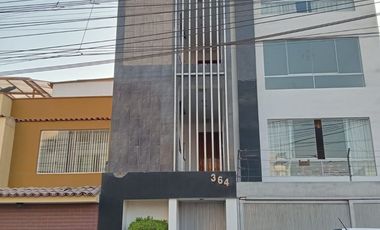 DEPARTAMENTO AMPLIO, ILUMINADO CON COCHERA