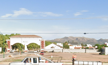Atención Inversionistas!! Venta de Hermosa y Amplia Casa en Remate Col. Residencial Leones, Chihuahua.