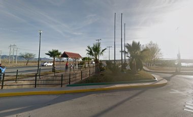 Atención Inversionistas!! Venta de Hermosa y Amplia Casa en Remate Col. Residencial Leones, Chihuahua.