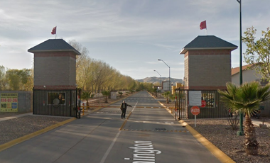 Atención Inversionistas!! Venta de Hermosa y Amplia Casa en Remate Col. Residencial Leones, Chihuahua.