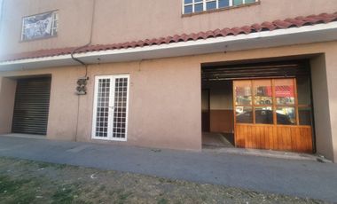 Renta de dos Locales Comercilaes y cuatro Oficinas en Av. Comonfort a una calle de Paseo Tollocan