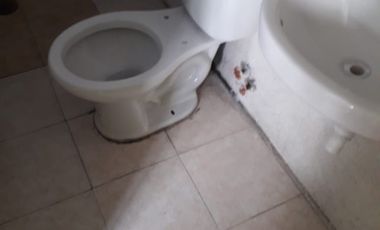 Renta de dos Locales Comercilaes y cuatro Oficinas en Av. Comonfort a una calle de Paseo Tollocan