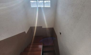 Renta de dos Locales Comercilaes y cuatro Oficinas en Av. Comonfort a una calle de Paseo Tollocan