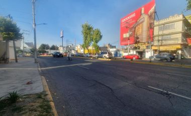 Renta de dos Locales Comercilaes y cuatro Oficinas en Av. Comonfort a una calle de Paseo Tollocan
