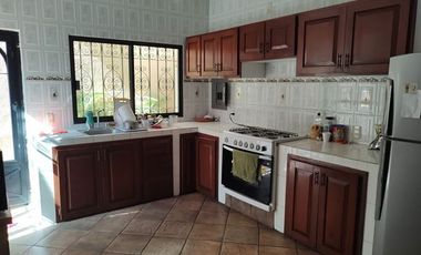 Casa Sola en Fraccionamiento Burgos Cuernavaca, Temixco, Morelos