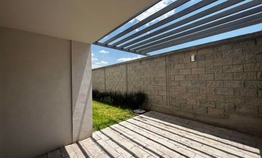 Departamento planta baja, 3 recamaras, sala de TV, jardin. El Manantial, VENTA