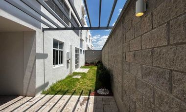 Departamento planta baja, 3 recamaras, sala de TV, jardin. El Manantial, VENTA