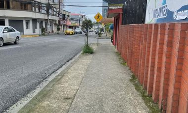 VENDO CASA COMERCIAL, EN CADMO ZAMBRANO