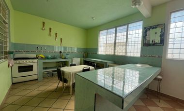CASA CON ALBERCA EN VENTA, A 2 MIN. DE SIX FLAGS OAXTEPEC, MORELOS
