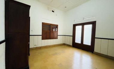 DISEWAKAN CEPAT! RUMAH USAHA ASLI BELANDA SELANGKAH DARI GEDUNG SATE BANDUNG