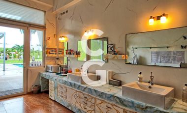 Casa en Venta en Cancun en Residencial Campestre con 6 Recamaras