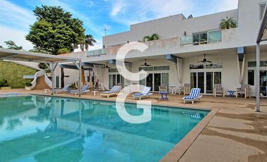 Casa en Venta en Cancun en Residencial Campestre con 6 Recamaras