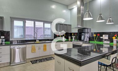 Casa en Venta en Cancun en Residencial Campestre con 6 Recamaras