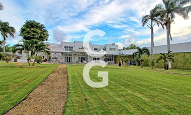 Casa en Venta en Cancun en Residencial Campestre con 6 Recamaras