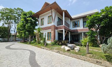 ตัดใจขายบ้านตัวอย่างสุดหรู ห่างจากเซ็นทรัล นครปฐม  (Central Nakhon Pathom) เพียง 3 นาที ห่างจากถนนเพชรเกษมเพียง 1 กิโลเมตร เจ้าของบ้านเป็นผู้รับเหมา ส