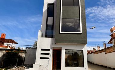 Casa de venta dentro de urbanización, aplica al crédito vip Sector Colegio Catalinas C1245