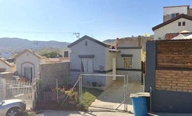 Bella casa en venta en Fraccionamiento del Sol, Ensenada. Precio de remate!