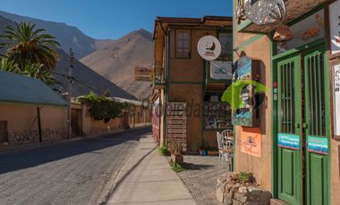 Galeria comercial en funcionamiento. Pleno centro de Pisco Elqui. $280 millones.