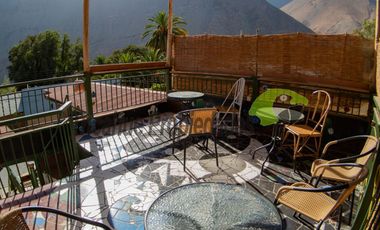Galeria comercial en funcionamiento. Pleno centro de Pisco Elqui. $280 millones.