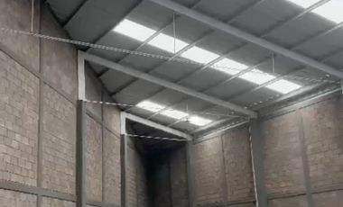 Bodega en Renta en zona Sur- Este, acceso por blvd las Torres y Vicente Valtierra.